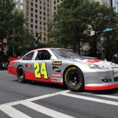 Laps Around Uptown Gets Fans Revved Up for Bank of America 500