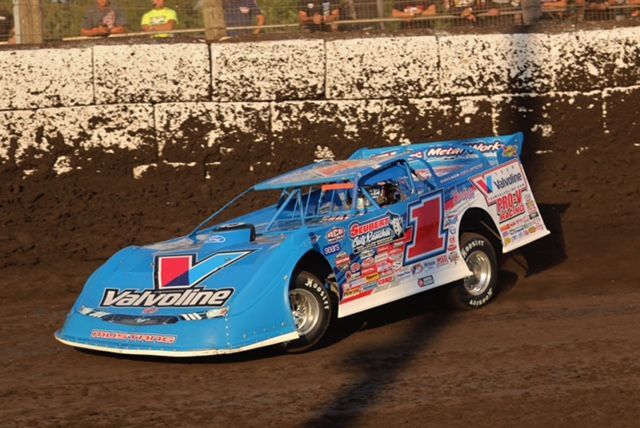 World of Outlaws Craftsman Late Model Series points leader Josh Richards will chase another trophy in the Bad Boy Off Road World of Outlaws World Finals Oct. 27-29 at The Dirt Track at Charlotte.