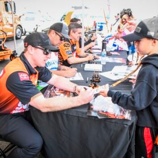 autographs Thumbnail