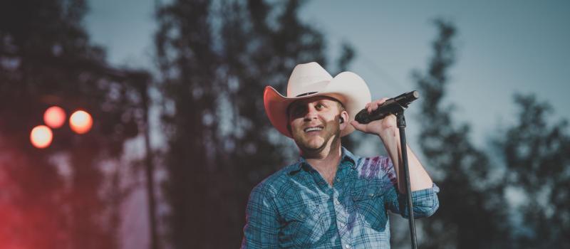 Country music star Justin Moore will perform a live concert on the backstretch of Charlotte Motor Speedway on Thursday, Oct. 22.