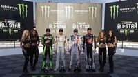 Fan vote winner Chase Elliott (third from left) joins Monster Open stage winners Daniel Suarez, Ryan Blaney and Clint Bowyer for a Victory Lane photo with the Monster Girls during Monster Energy All-Star Saturday at Charlotte Motor Speedway.