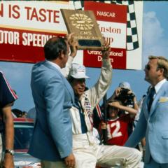 David Pearson holds up trophy. Glen Wood (left in crew uniform). Humpy Wheeler (right). - World 600 - 1976 - CMS Archives